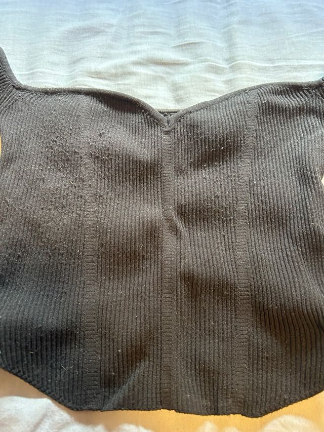 Top Bershka negro escotado