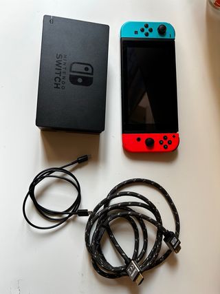 Nintendo Switch + Joy-Con Neon + Dock + Cavi