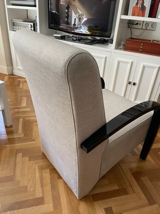 2 Butacas Beige y Negras con Reposabrazos