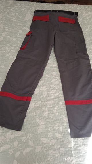 Pantalón de trabajo gris y rojo Talla 46