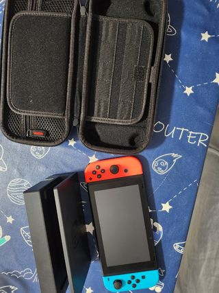 Nintendo Switch + 8 juegos + estuche