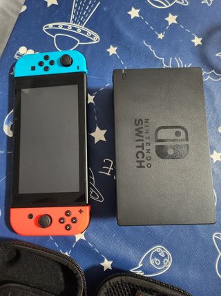 Nintendo Switch + 8 juegos + estuche