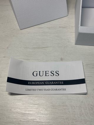 Reloj GUESS Negro Unisex – Caja tonneau 