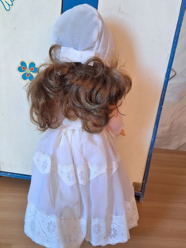 Muñeca Vintage de Comunión Vestida de Blanco