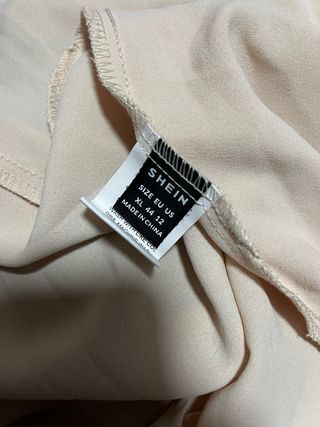 Vestido largo beige con bordados