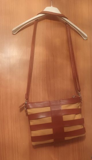 Bolso bandolera marrón y amarillo