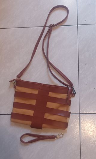 Bolso bandolera marrón y amarillo