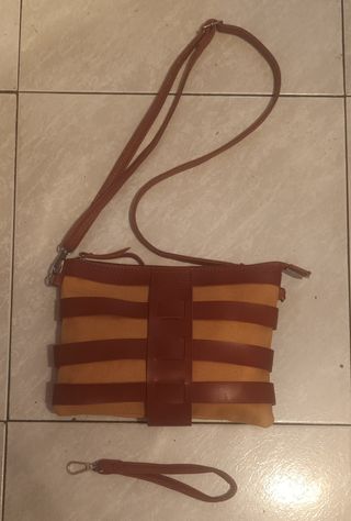 Bolso bandolera marrón y amarillo