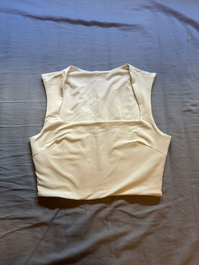 Top blanco cuello cuadrado