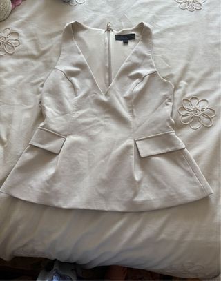 Top Zara Beige sin mangas