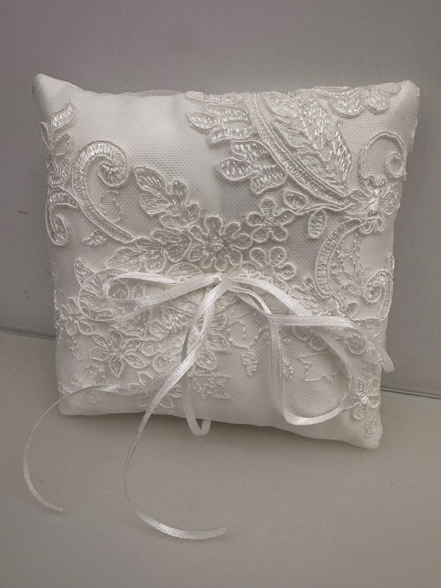 Cuscino portafedi bianco pizzo