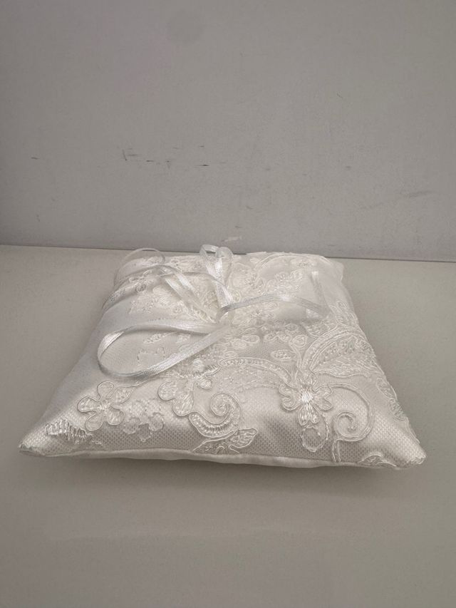 Cuscino portafedi bianco pizzo