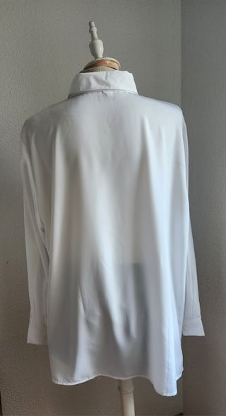 Blusa Vintage Blanca con Volantes