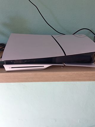 Playstation 5 con 2 mandos, base y 3 juegos