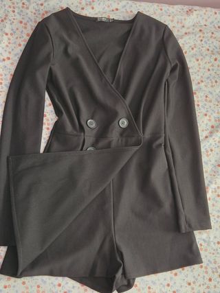 Mono falda-pantalón con botones negro 