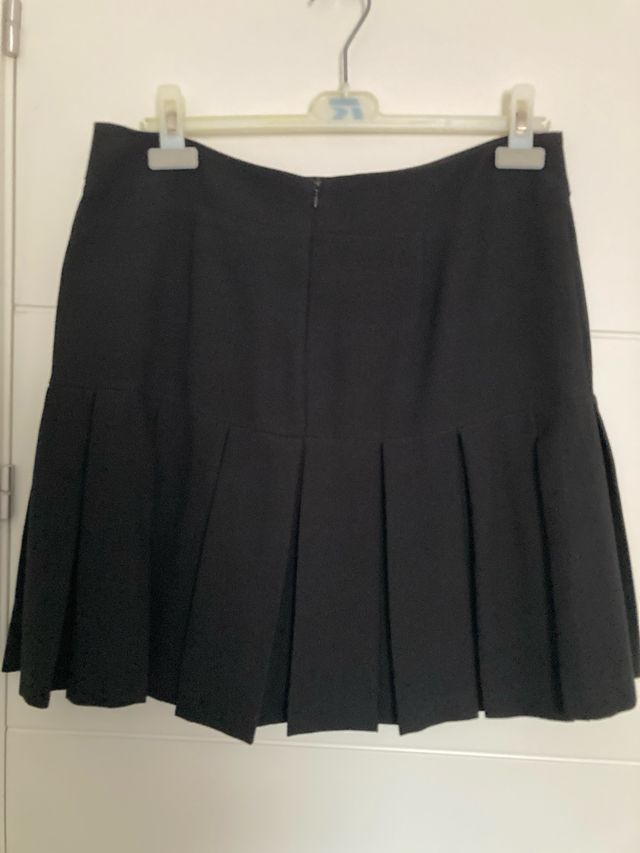 Falda plisada negra