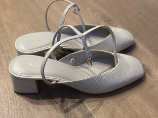 Zapatos Zara tacón ancho plateado/blanco ref. 3537