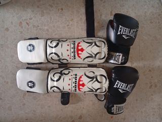 Guantes Everlast 10 oz y espinilleras Buddha
