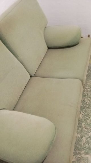 Sofá y 2 mesas
