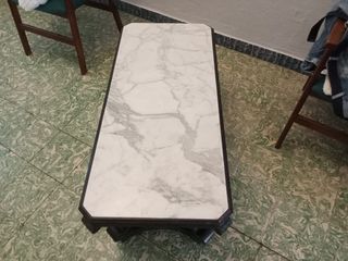 Sofá y 2 mesas