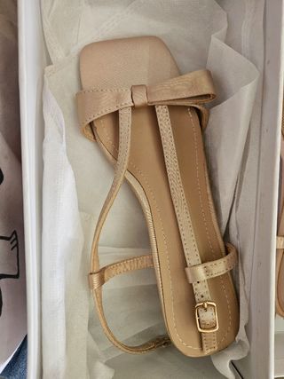 Sandalias mujer. Talla 36.
Ganga.