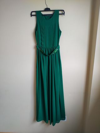 Vestido de fiesta verde con pedrería
