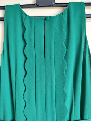 Vestido de fiesta verde con pedrería