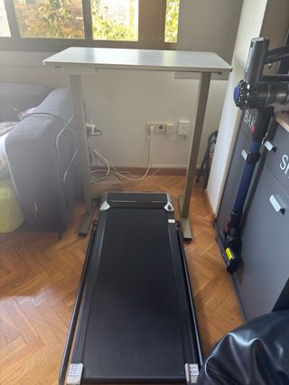 Cinta de correr y mesa elevable