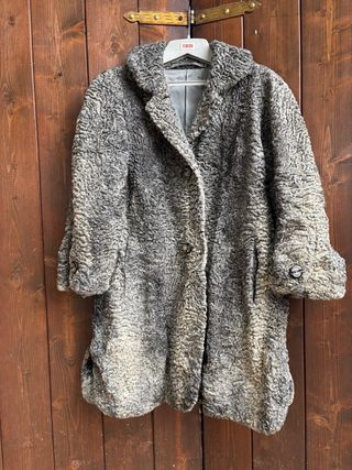 Cappotto in pelliccia astracan beige/grigio