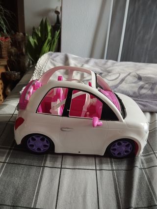 Auto Fiat Barbie rosa e bianca