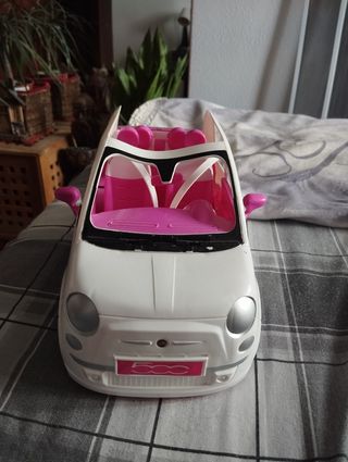 Auto Fiat Barbie rosa e bianca