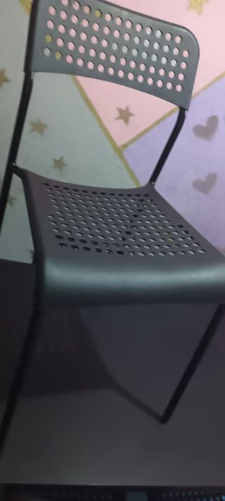 Mesa comedor IKEA negra y marrón