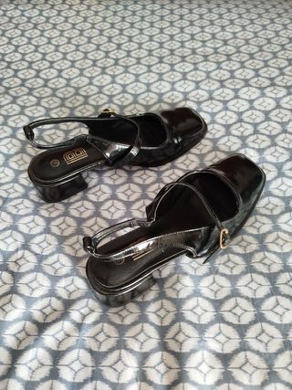 Sandalias tacón bajo negras T.36