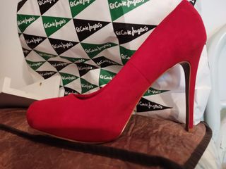 Zapatos de tacón rojos El Corte Inglés