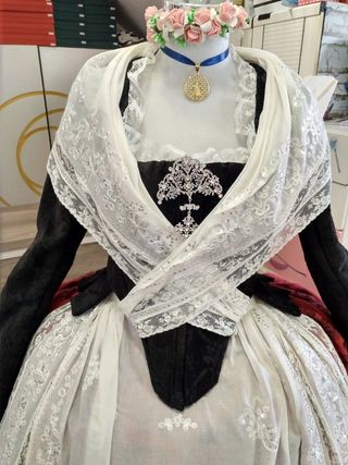 Traje Fallera y Aderezo a Estrenar