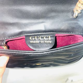 Borsa Gucci Marmont nera con catena oro
