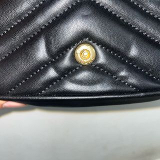 Borsa Gucci Marmont nera con catena oro