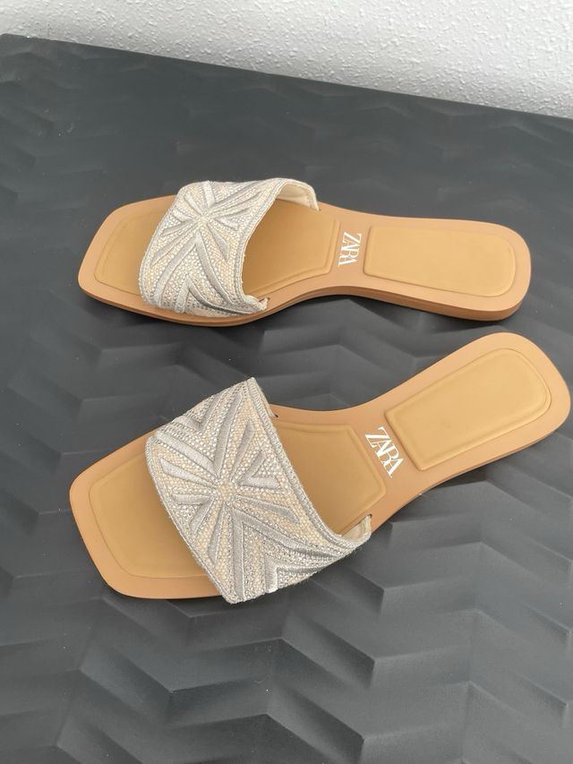 Sandalias Zara Beige y Plateadas