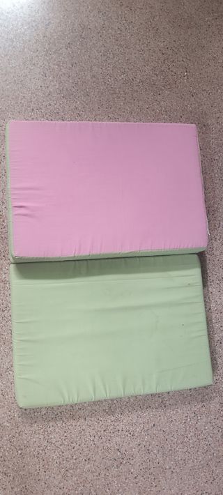 Colchoneta Plegable Verde de cuna
