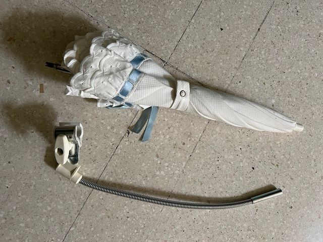 Sombrilla blanca de tela para cochecito de paseo