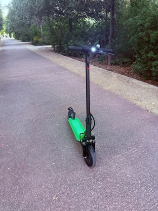 Patinete Eléctrico hasta 30 km Nuevo con luz led 