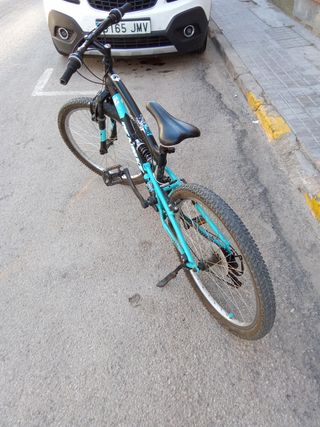 Bicicleta de montaña azul