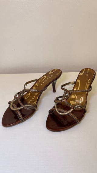 Sandalias Giko Piel Tacón Marrón y Dorado