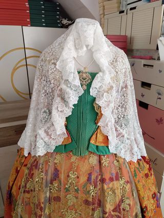 Mantilla de fallera blanca a estrenar 
