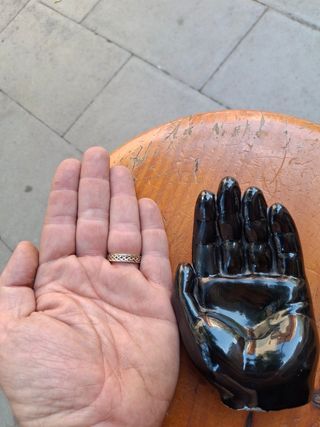 Mano Joyero Anillero Esmaltada Negra