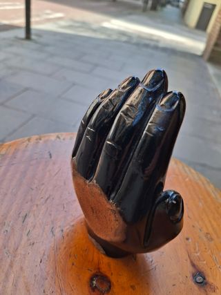 Mano Joyero Anillero Esmaltada Negra