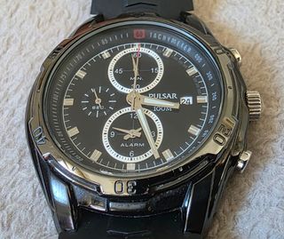 Reloj Pulsar Cronógrafo Negro y Plateado. FUNCIONA