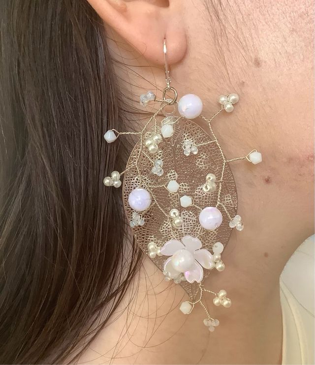 Pendientes largos con flores y hojas