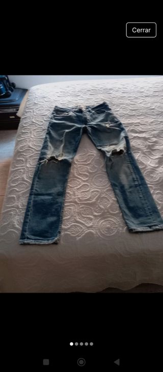 Pantalón vaquero hombre desgastado