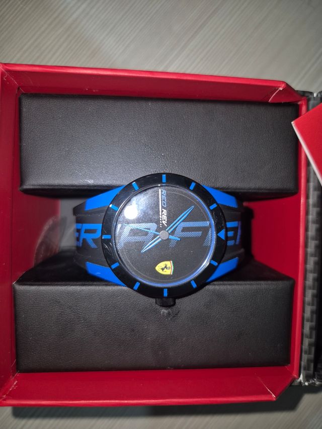 Orologio Ferrari Nero e Blu (prezzo trattabile)